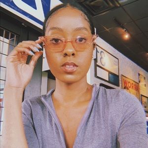 Meet your Posher, Dara